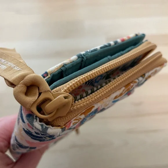 EUC - Vera Bradley Turnlock Wallet in Enchanted Mandala - Picture 10 of 12